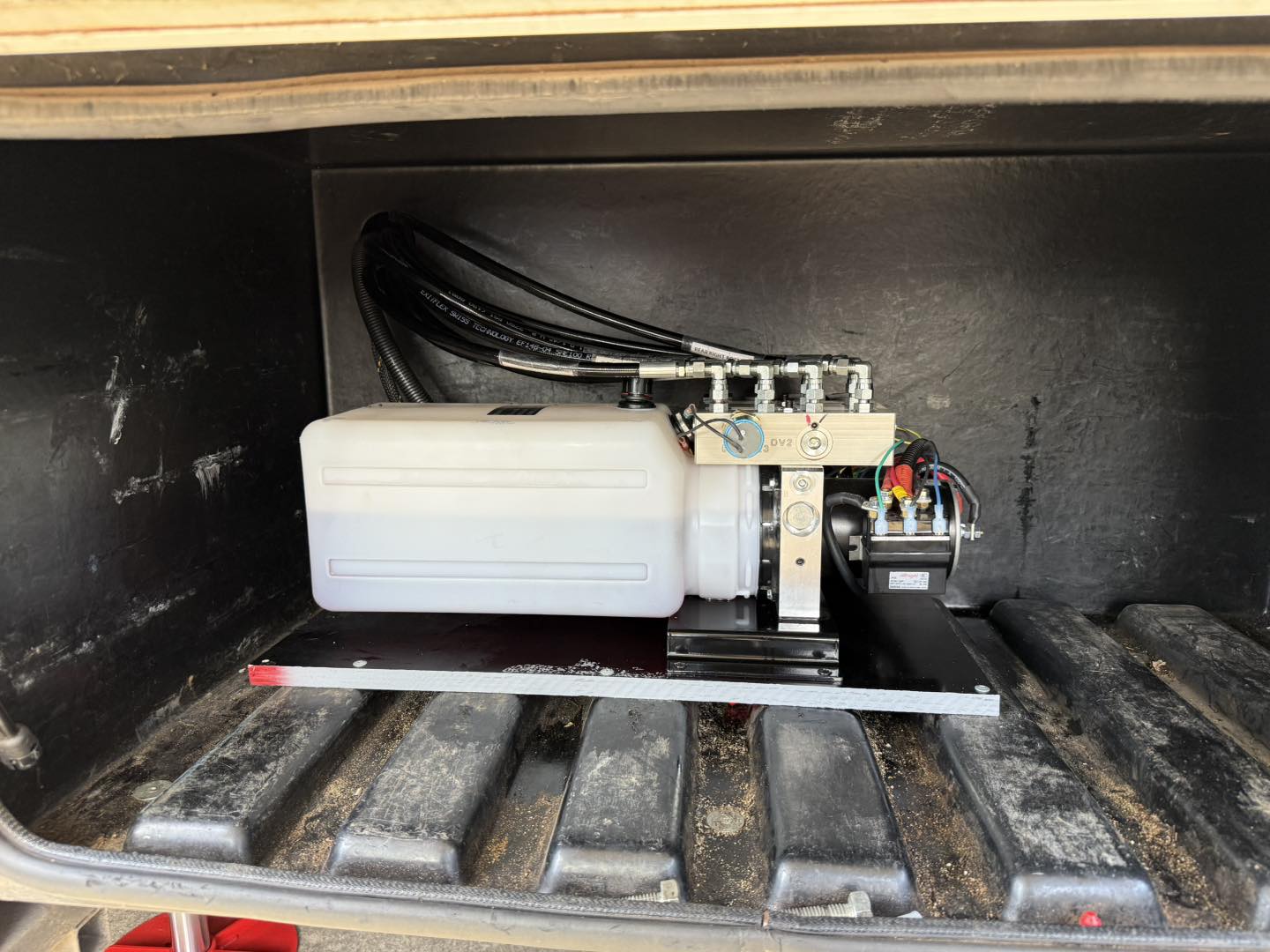 Isuzu NQR450 ‘EQ Smart Level’ System - Image 10