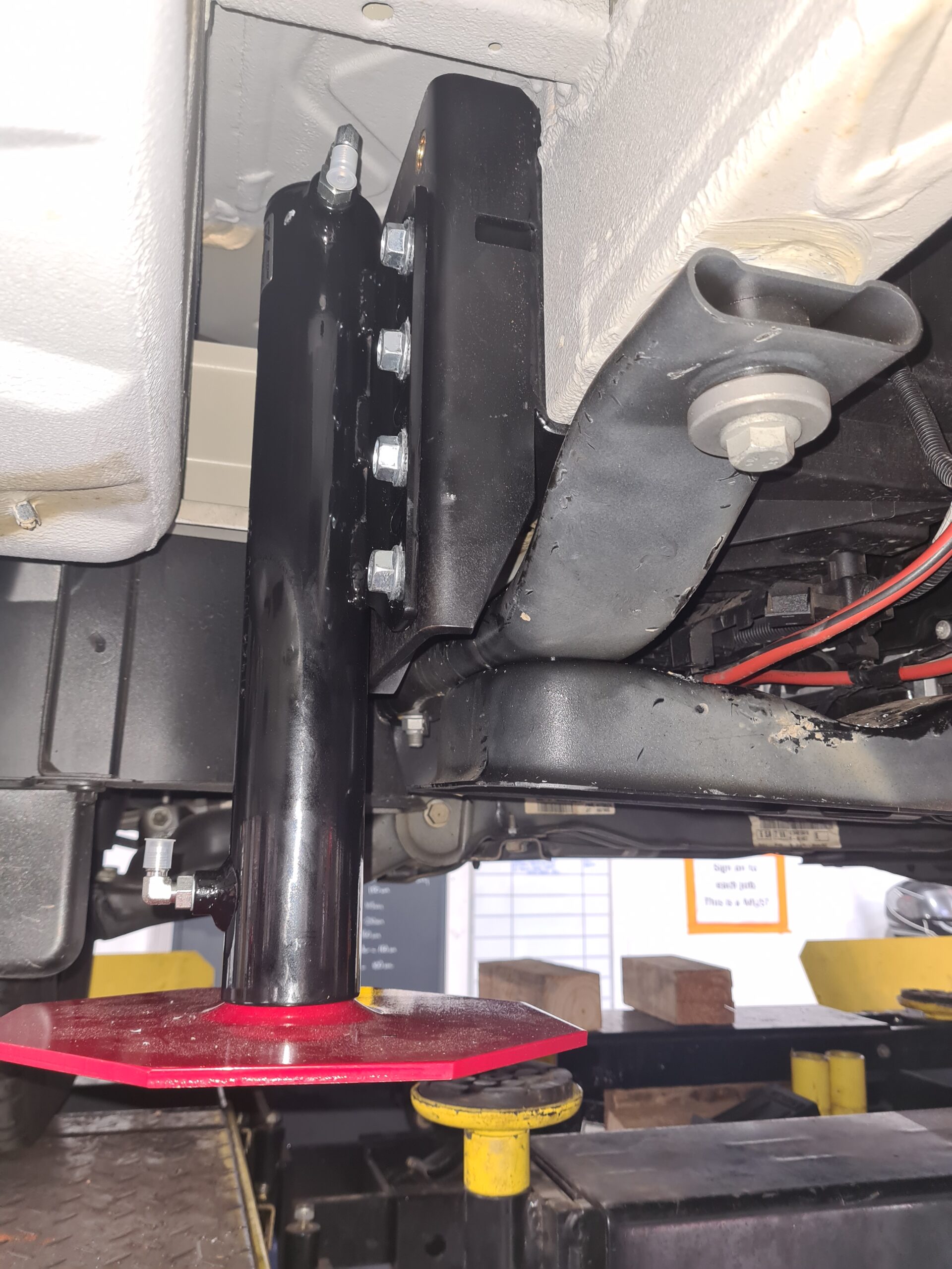Mercedes Benz Sprinter 'EQ Smart Level' System - Image 11