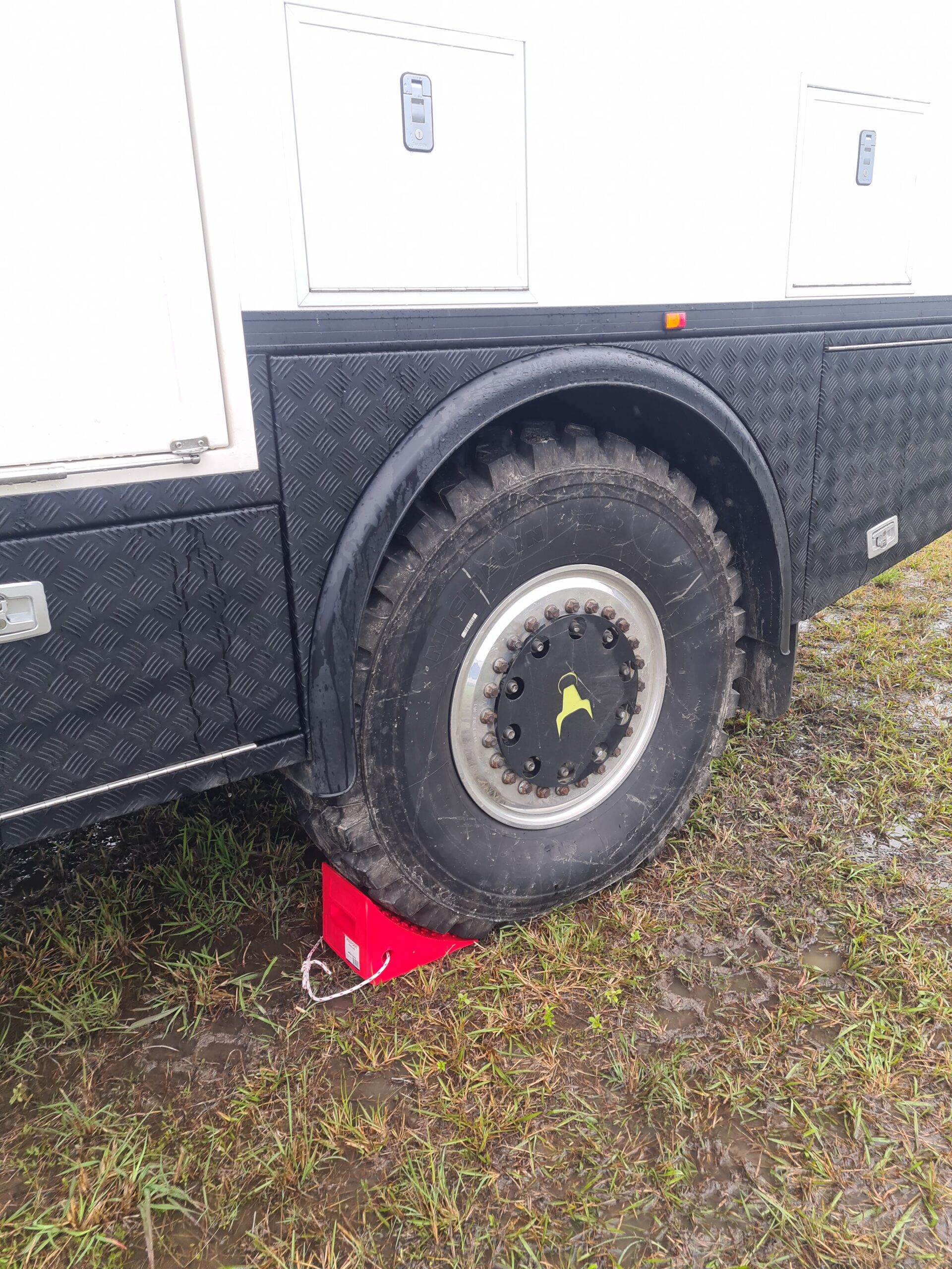 Redfoot Motorhome Chock Twin Pack - Image 5