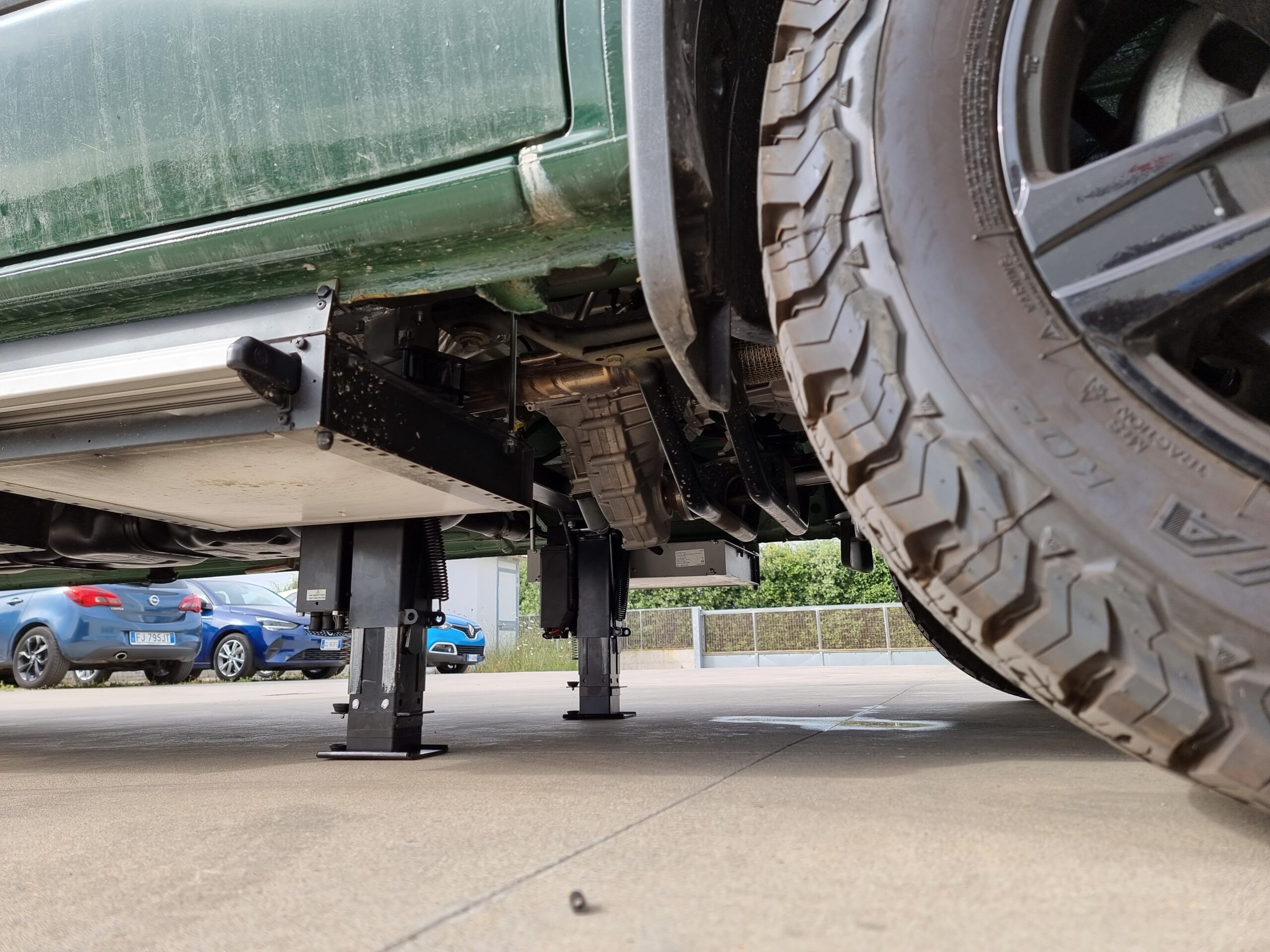 Extended Redfoot jacks on Mercedes Benz van chassis